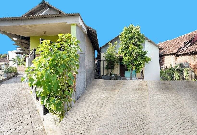 Hotel Spot On 91883 Kost 2 Putra Syariah