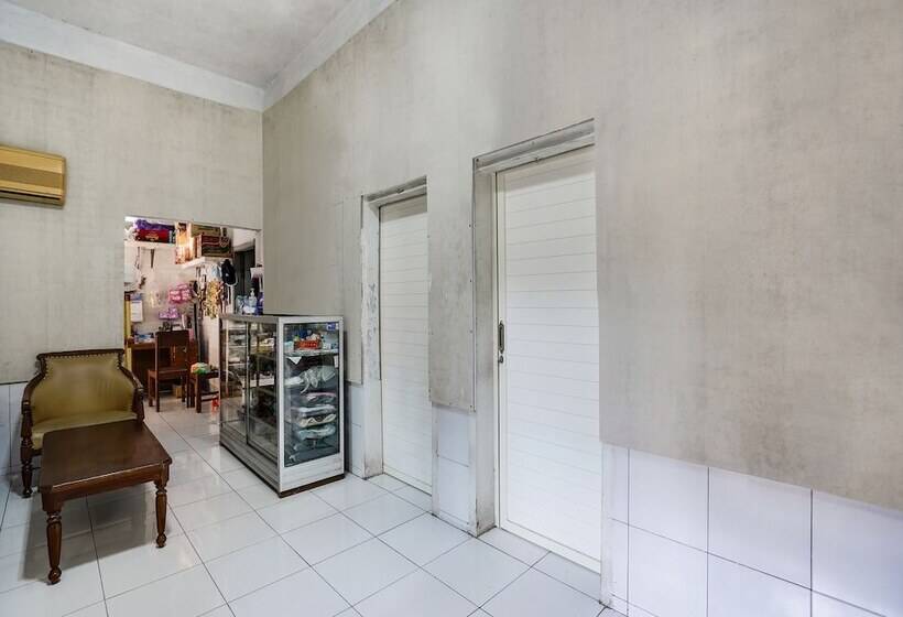 Hotel Spot On 91883 Kost 2 Putra Syariah