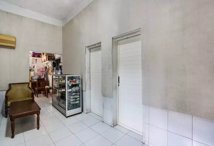 Hotelli Spot On 91883 Kost 2 Putra Syariah