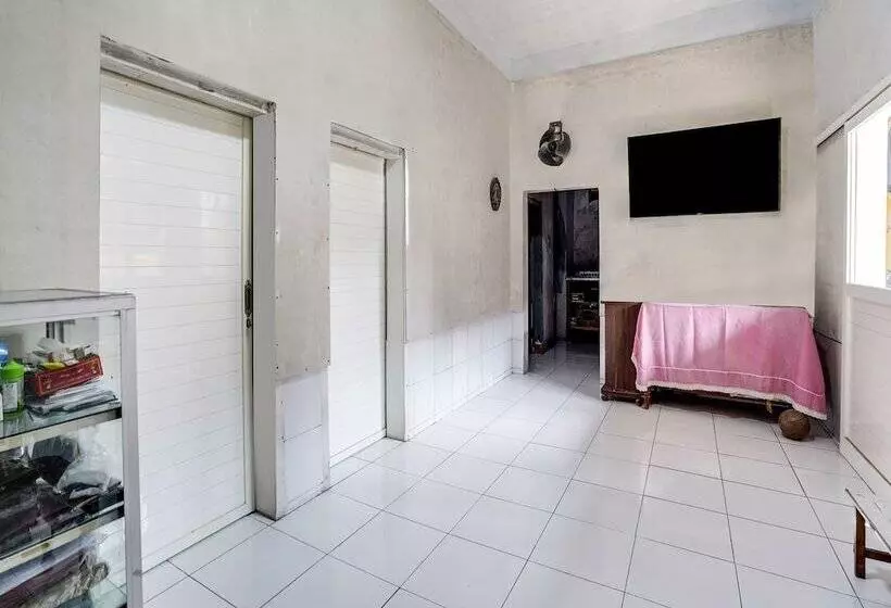 Hotelli Spot On 91883 Kost 2 Putra Syariah