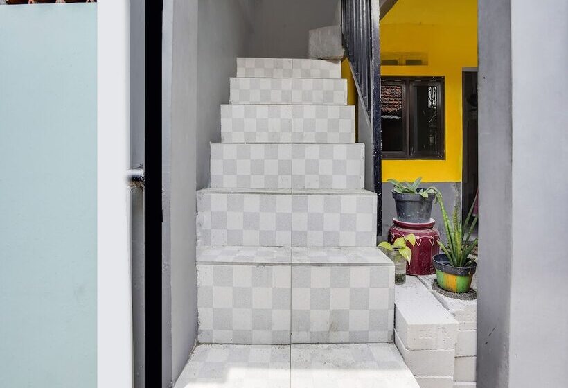 Hotel Spot On 91883 Kost 2 Putra Syariah