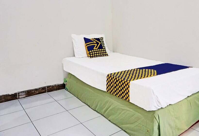 Hotel Spot On 91896 Kost Bu Dewi Syariah