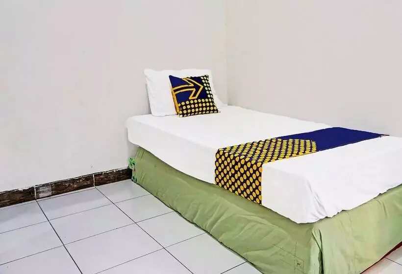 Hotelli Spot On 91896 Kost Bu Dewi Syariah