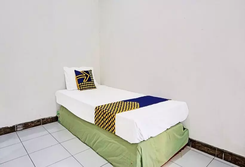 Hotelli Spot On 91896 Kost Bu Dewi Syariah