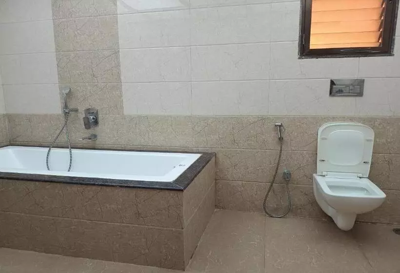 Hotelli Apratim Lodging & Boarding