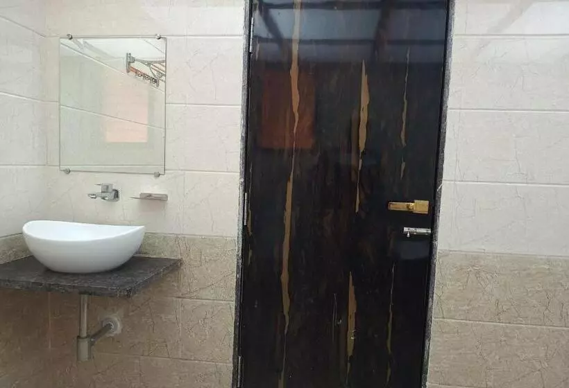 Hotelli Apratim Lodging & Boarding