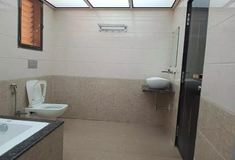 Hotelli Apratim Lodging & Boarding