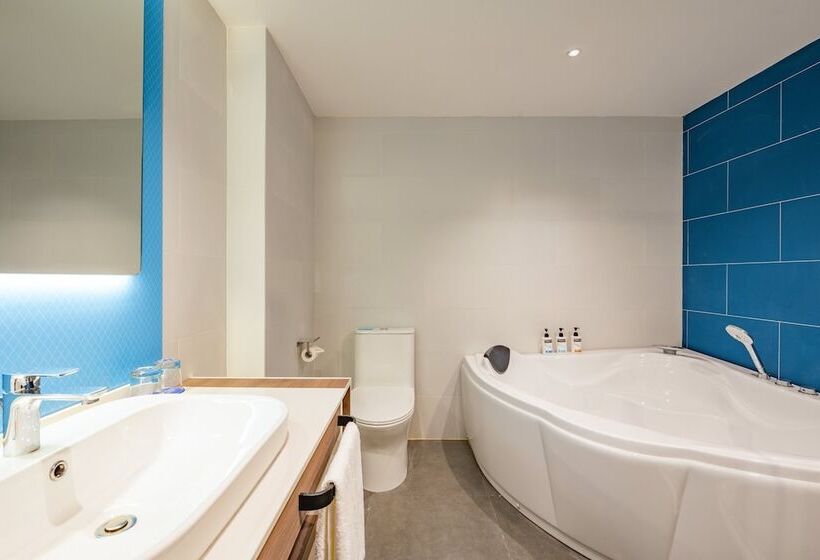 Отель Holiday Inn Express Xi An Tuanjie South Road By Ihg