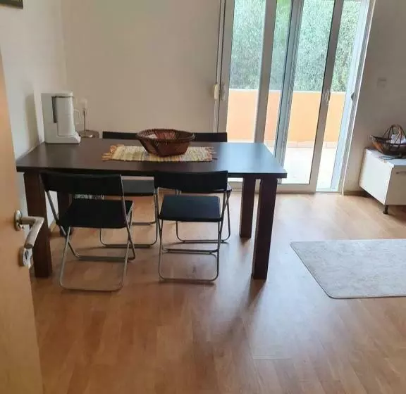 پانسیون Apartmen Kuca Za Odmor I Familiju