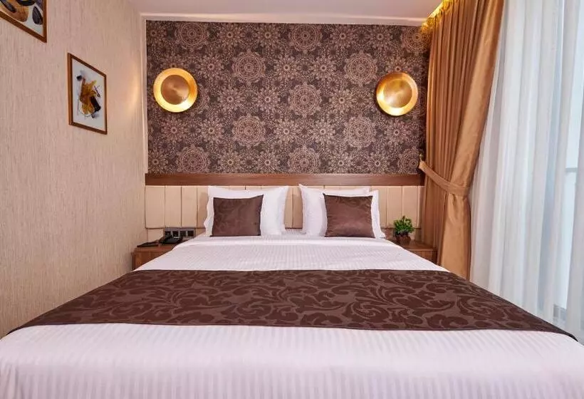 Trademark Collection By Wyndham Operla Airport Hotels