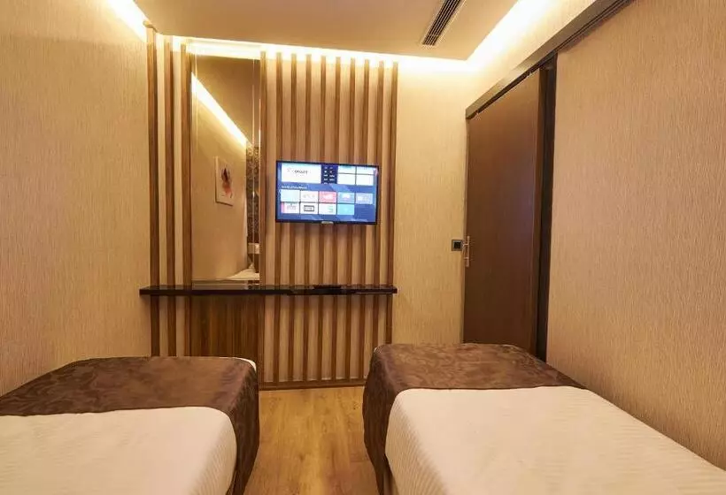 Trademark Collection By Wyndham Operla Airport Hotels