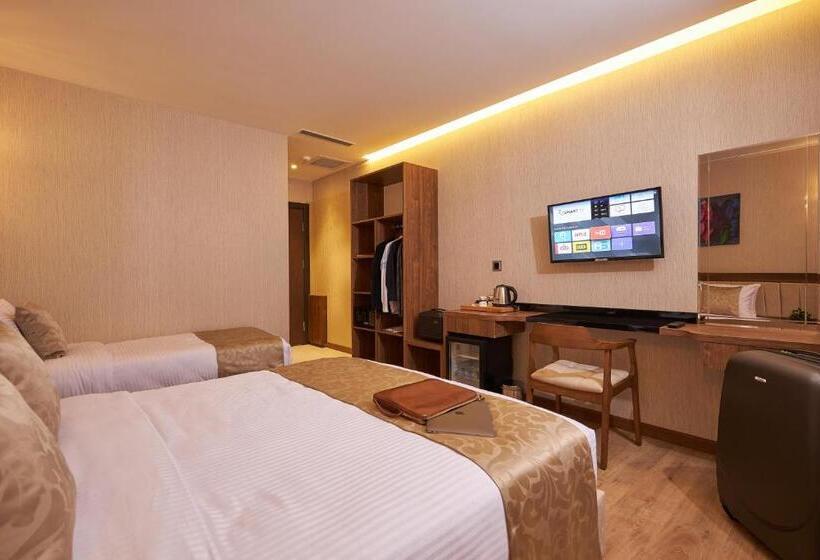 Trademark Collection By Wyndham Operla Airport Hotels