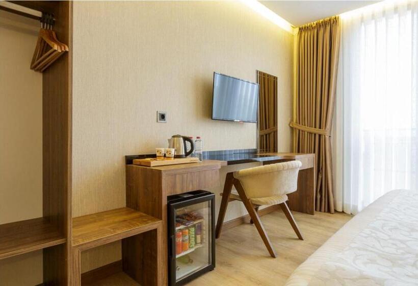 Trademark Collection By Wyndham Operla Airport Hotels