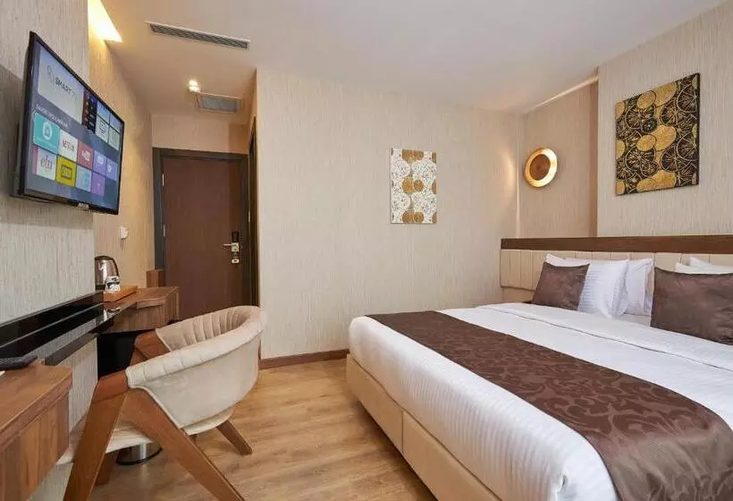 Trademark Collection By Wyndham Operla Airport Hotels