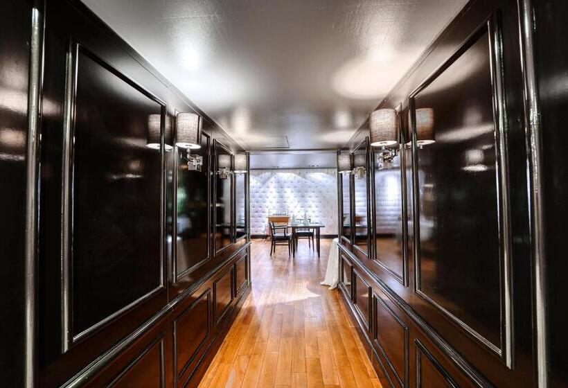 Отель Akwa Palace Douala