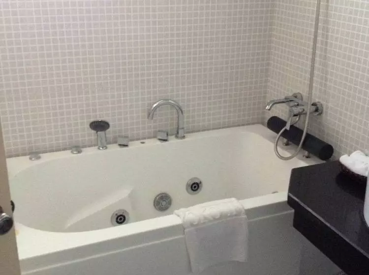 هتل Classic Hoang Long