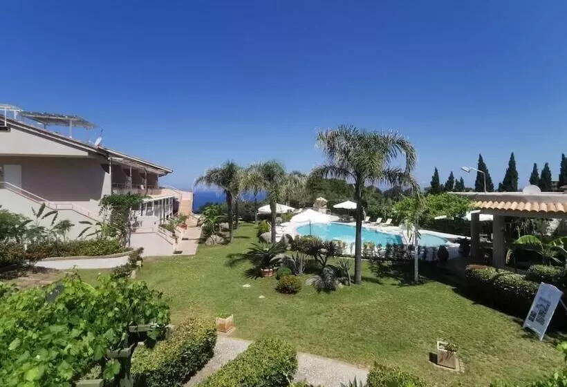 Отель L' Arcobaleno Resort