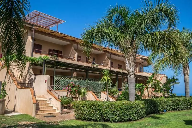 Отель L' Arcobaleno Resort