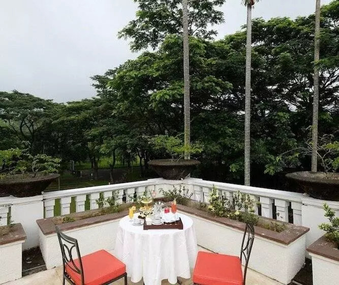 Отель Taman Dayu Golf Club And Resort