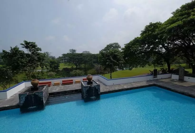 Отель Taman Dayu Golf Club And Resort