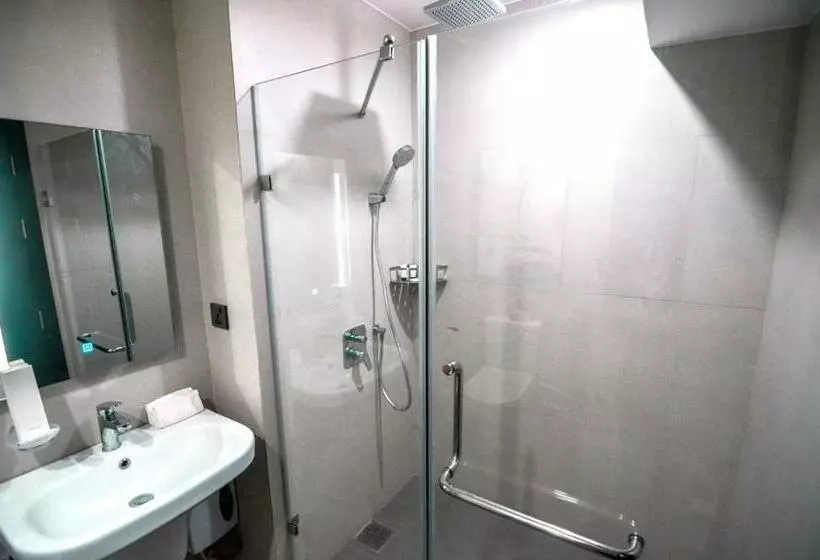 Aeon Suites Staycation Managed By Aria