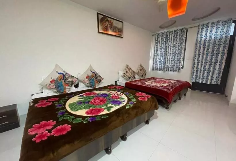 ホテル Raj Palace