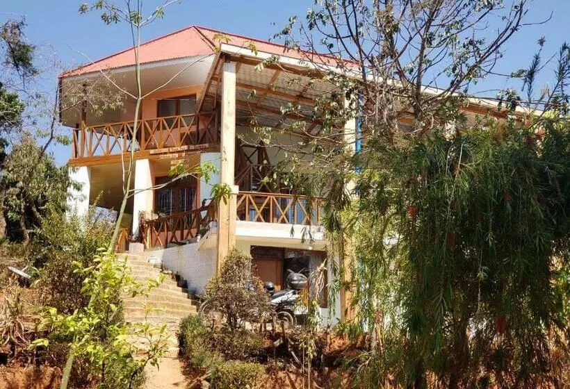 هاستل Emmy S Hide Away