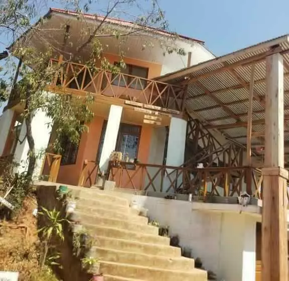 هاستل Emmy S Hide Away