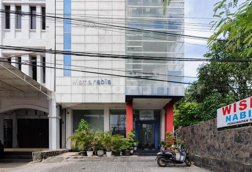 Hotel Reddoorz At Wisma Nabila Syariah Near Masjid Raya Baiturrahman Banda Aceh