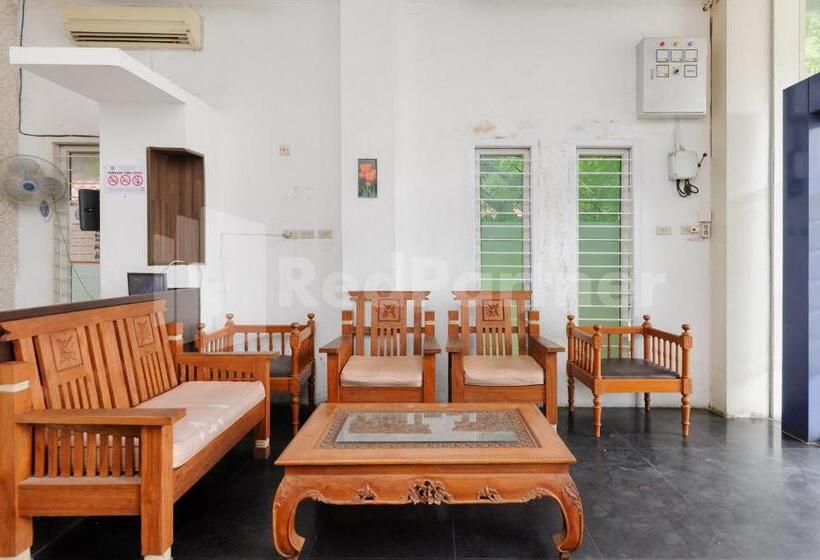 Hotel Reddoorz At Wisma Nabila Syariah Near Masjid Raya Baiturrahman Banda Aceh