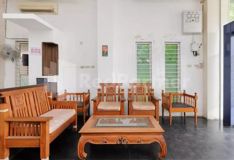 Hotelli Reddoorz At Wisma Nabila Syariah Near Masjid Raya Baiturrahman Banda Aceh