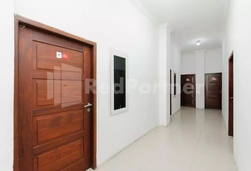Hotelli Reddoorz At Wisma Nabila Syariah Near Masjid Raya Baiturrahman Banda Aceh