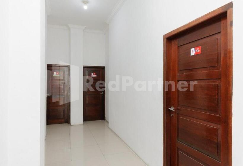 Hotel Reddoorz At Wisma Nabila Syariah Near Masjid Raya Baiturrahman Banda Aceh