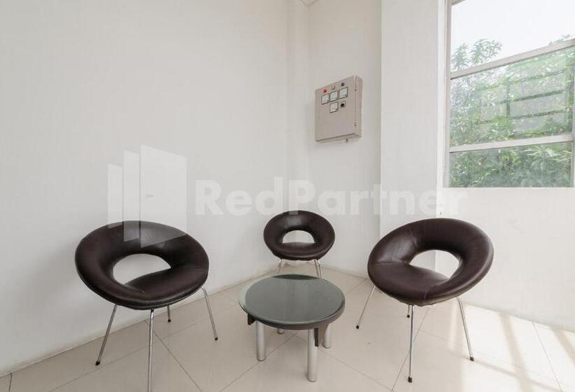 Hotel Reddoorz At Wisma Nabila Syariah Near Masjid Raya Baiturrahman Banda Aceh