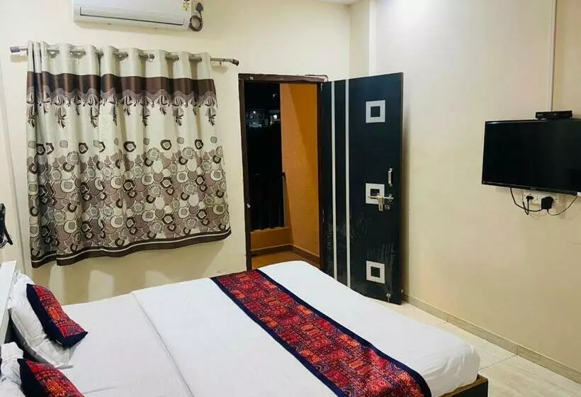 Hotelli Meghmalhar Lodging