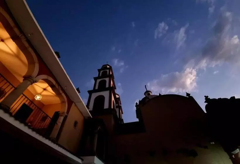 هتل Puerto Morelos Cuernavaca