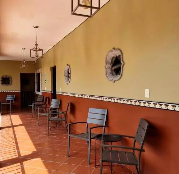 هتل Puerto Morelos Cuernavaca