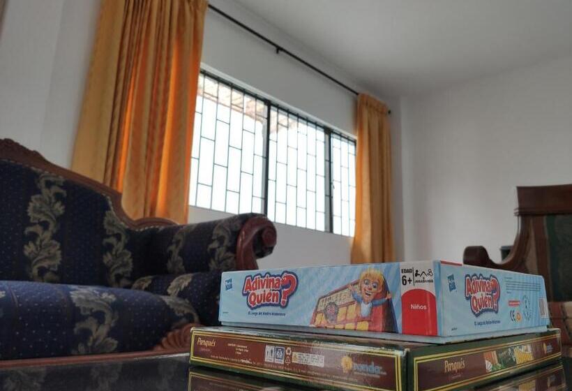 پانسیون Hostal Colors