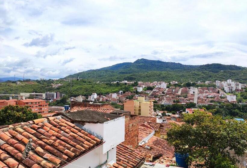 پانسیون Hostal Colors