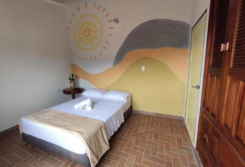 پانسیون Hostal Colors