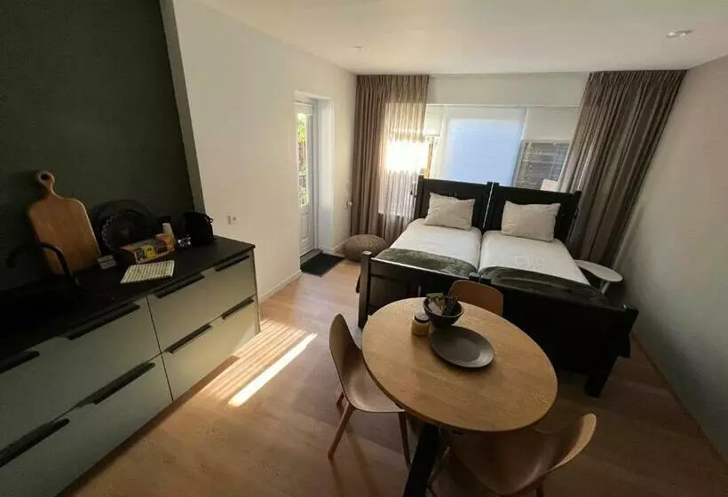 Aamiaismajoitus (B&B) Beneden   Langs