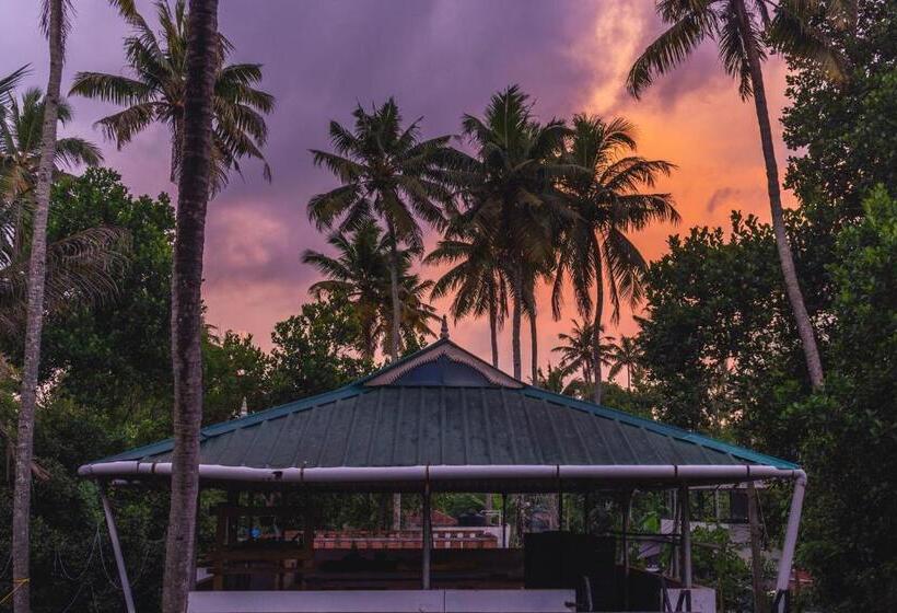 Hotel Secret Paradise