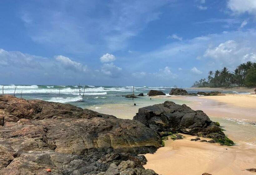 پانسیون Senuri Guest House