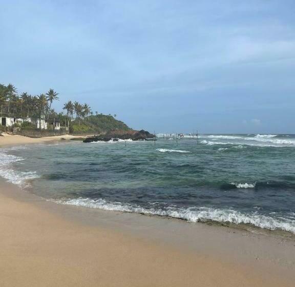 پانسیون Senuri Guest House