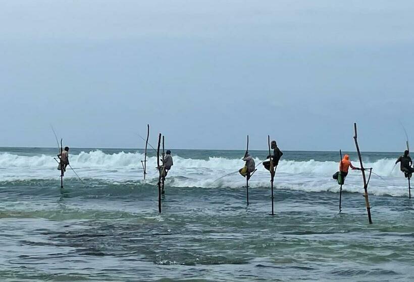 پانسیون Senuri Guest House