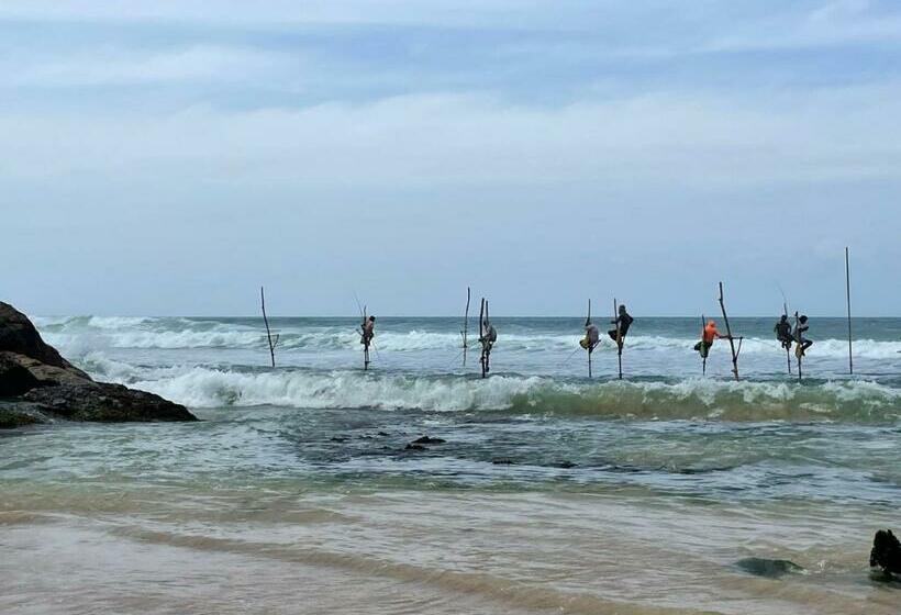 پانسیون Senuri Guest House