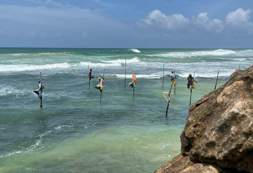 پانسیون Senuri Guest House