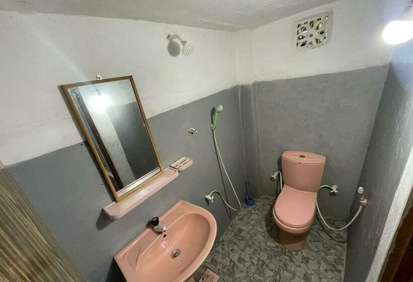 پانسیون Senuri Guest House