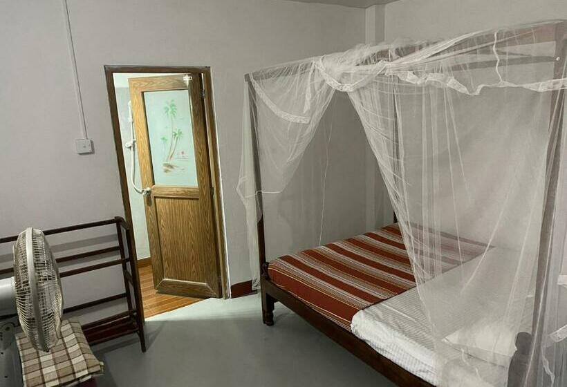 پانسیون Senuri Guest House