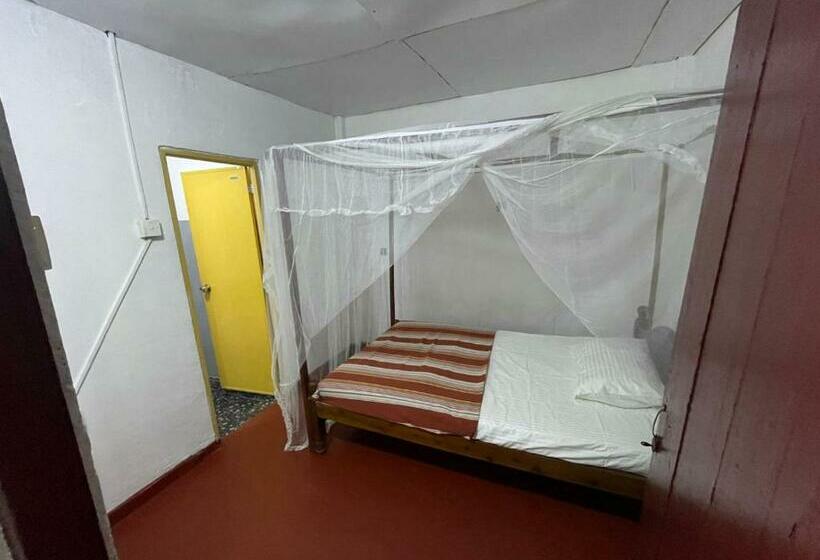 پانسیون Senuri Guest House